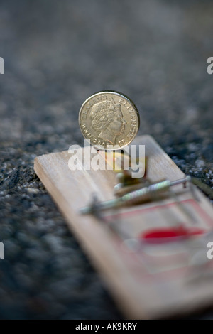Une pièce d'or dans une souricière Banque D'Images