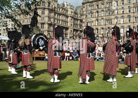 Corps de cornemuses de la police des frontières et Lothian Edinburgh Scotland UK jouer Bande Banque D'Images