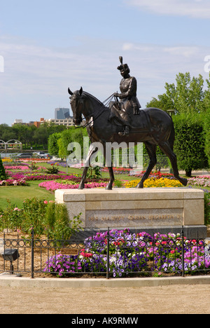 La reine Elizabeth II Statue et Centennial Gardens, Parlement de la capitale provinciale de la Saskatchewan Regina motifs Canada Banque D'Images