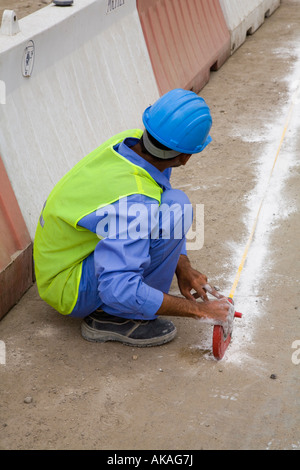 Les travailleurs de la construction étrangers immigrants Dubaï construction   Le nouveau Dubaï ÉMIRATS ARABES UNIS Emirats Arabes Unis Banque D'Images