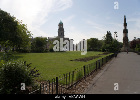 Monument de la reine Victoria dans le centre de Hamilton Square Birkenhead, Angleterre Banque D'Images