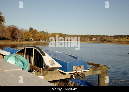 Un petit parc près de la rivière Squamscott au centre-ville d'Exeter, New Hampshire, USA Banque D'Images