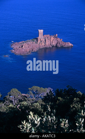 L'Ile d'Or Côte d Azur Sud France vu de hautes falaises Banque D'Images