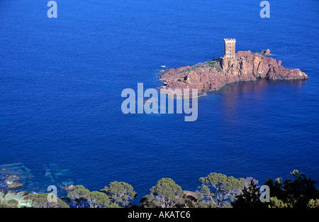 L'Ile d'Or Côte d Azur Sud France vu de hautes falaises Banque D'Images