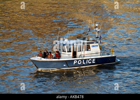 Londres Tamise bateau de patrouille de la Police métropolitaine Nina MacKay Banque D'Images