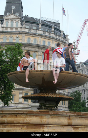 Fête de la jeunesse de l'Angleterre sur l'Uruguay win soccer dans la ligue de la coupe 2006 wrold math Trafalgar square Banque D'Images