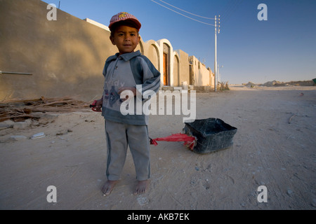 Les enfants, Qasr Al Farafra Oasis Farafra, Village, Egypte Banque D'Images