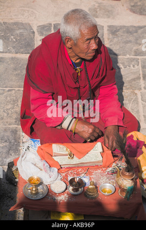 Le Népal, Katmandou, Bodhnath stupa bouddhiste, Lhosar tibétain et le festival du Nouvel An Sherpa, moine Banque D'Images