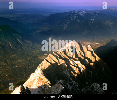 DE - La Bavière : Waxenstein et la montagne Zugspitze Garmisch Partenkirchen vu de Banque D'Images