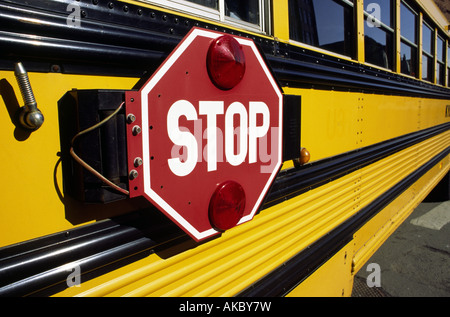 Public school bus jaune Banque D'Images