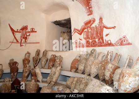 Amphores antiques serpent en tour de château de Bodrum, Turquie Banque D'Images