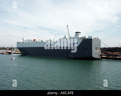 Southampton Water ship Hual Oslo triomphe accosté au quai de Southampton water Banque D'Images