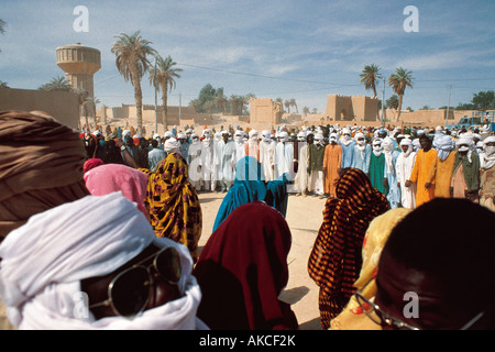 Tubu dance festival pour célébrer la victoire de Idris Deby Président Afrique du nord du Tchad Faya Largeau Banque D'Images