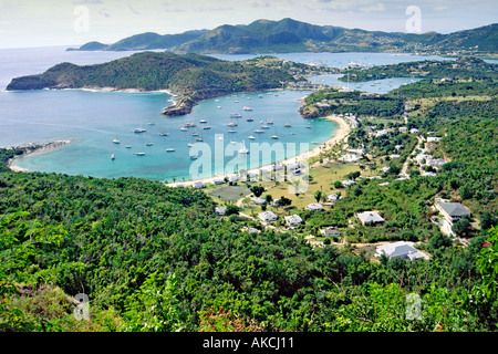 Une vue de l'Freeman's bay et le port anglais de Shirley Heights sur l'île d'Antigua dans les Caraïbes. Banque D'Images