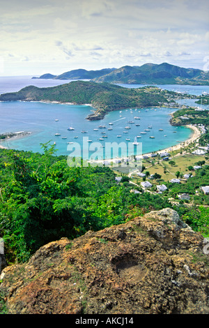 Une vue de l'Freeman's bay et le port anglais de Shirley Heights sur l'île d'Antigua dans les Caraïbes. Banque D'Images