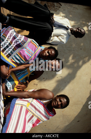 Un portrait de famille de villageois en Afrique du Sud zoulou Banque D'Images