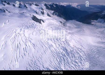 Vue aérienne de l'Frans Josef Glacier et la vallée en direction de la côte ouest de la côte de la Nouvelle-Zélande Banque D'Images