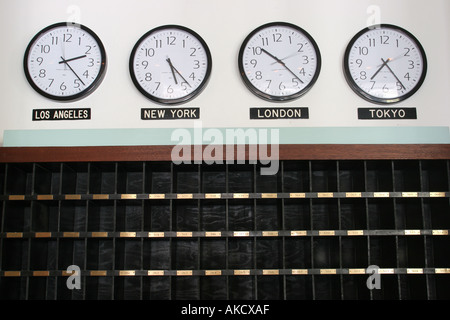 Miami Beach Florida,Ocean Drive,Avalon,hôtel hôtels motels inn motel,hall,réception,horloges,fuseaux horaires,boîtes de messages de la chambre,voyages des visiteurs Banque D'Images