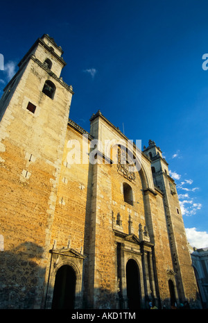 Catedral de San Ildefonso à Merida Yucatan Mexique au coucher du soleil Banque D'Images