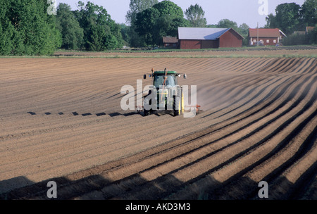 Le labour du tracteur . Stockholm , Suède Banque D'Images