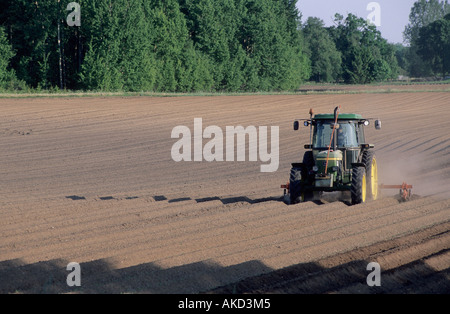 Le labour du tracteur . Stockholm , Suède Banque D'Images