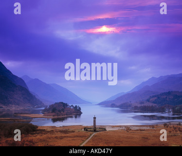Go ECOSSE HIGHLAND GLENFINNAN MONUMENT Loch Shiel Banque D'Images