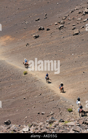 Des randonnées à cheval dans le cratère de Maui, Hawaii's 10 023 pied Volcan Haleakala, dans le Parc National de Haleakala. Banque D'Images