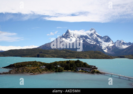 Sur le lac Pehoe Hostería Pehoe/Lago dans le Parc National Torres del Paine, près de Puerto Natales, au Chili, en Patagonie. Banque D'Images