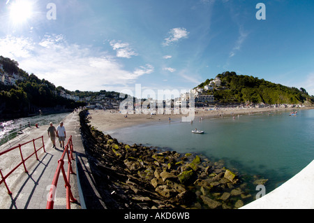 Looe vu de Banjo Pier regardant en arrière vers la plage. Cornwall, Royaume-Uni Banque D'Images