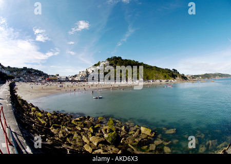 Looe vu de Banjo Pier regardant en arrière vers la plage. Cornwall, Royaume-Uni Banque D'Images