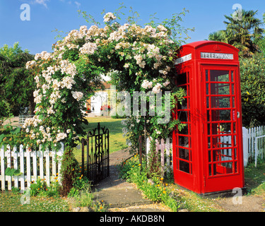 Go APPLEDORE KENT TÉLÉPHONE ROUGE FORT ROSE ARCH Banque D'Images