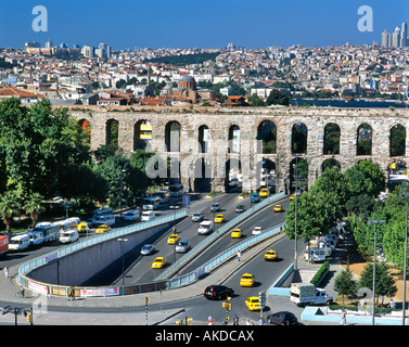 Aqueduc de Valens Istanbul Turquie Banque D'Images