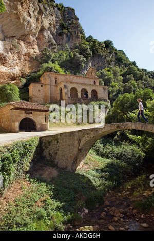 Pont médiéval chapelle gothique du Santo Cristo et santa maria de la Hoz dans tobera burgos CASTILLE LEON Espagne Banque D'Images