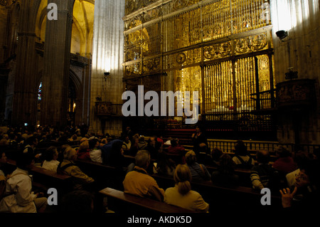 La Cathédrale de Séville Andalousie Espagne La Grande Chapelle et le retable principal Banque D'Images