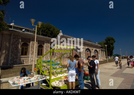 Blocage de souvenirs par le front de la côte de la mer Noire Roumanie Constanta Banque D'Images