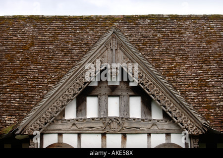 Façade richement sculptée SUR TOIT CHARPENTE PIGNONS À RUDHALL MANOR PRÈS DE ROSS ON WYE HEREFORDSHIRE UK Banque D'Images