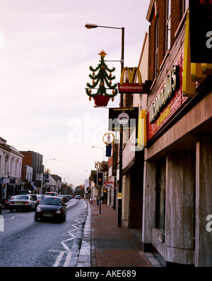 Le magasinage le dimanche de Noël Brentwood High Street UK Banque D'Images