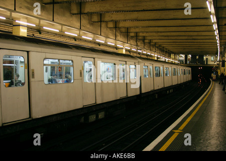 La station de métro Aldgate East Banque D'Images