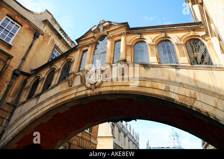 Le pont reliant deux parties de Mercure Eastgate Oxford connue sous le pont des soupirs de son supposé de la célèbre ressemblant fortement Banque D'Images
