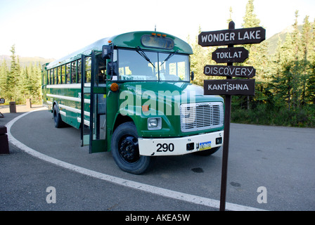 Bus Bus touristiques Parc National Denali Alaska AK U S United States Excursion Mt McKinley me demande de concession de Découverte du lac Toklat Banque D'Images