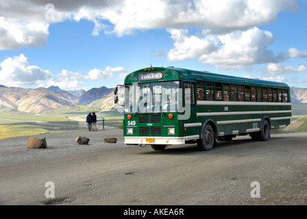 Bus Bus touristiques Parc National Denali Alaska AK U S United States Excursion Mt McKinley me demande de concession de Découverte du lac Toklat Banque D'Images