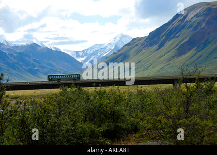 Bus Bus touristiques Parc National Denali Alaska AK U S United States Excursion Mt McKinley me demande de concession de Découverte du lac Toklat Banque D'Images