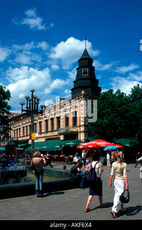 Kaunas, Laisves-Allee Freiheitsallee (die Fussgängerzone) entstand 1982 als erste Fussgängerzone der Sowjetunion. Stadtspringbru Banque D'Images