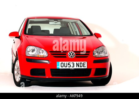 2004 rouge vw golf mk5 tdi 19 en studio Banque D'Images