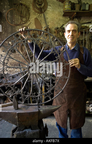 La fabrication du fer, Filippo Scioli artisan, Guardiagrele, Abruzzes, Italie Banque D'Images