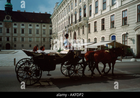 Wien, Österreich, Hofburg, Innerer Burghof), Liszt (vor dem Reichskanzleitrakt Fiaker Banque D'Images