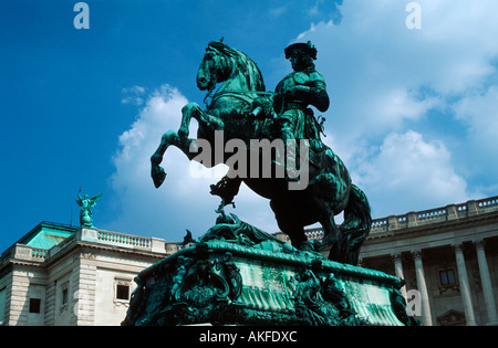 Wien 1, Die Neue Burg, der Südostflügel der Wiener Hofburg, davor Reiterstandbild von Prinz Eugen von Anton Dominik Fernkorn Banque D'Images