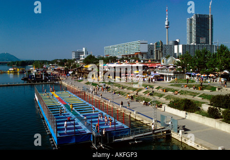 Wien, Blick über Alte Donau und Copa Cagrana auf UNO-City Banque D'Images