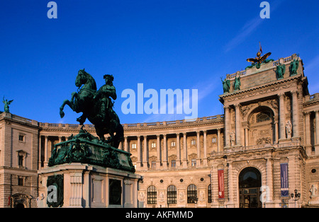 Österreich, Wien 1, Die Neue Burg, der Südostflügel der Wiener Hofburg, davor Reiterstandbild von Prinz Eugen Banque D'Images