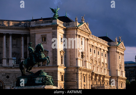 Österreich, Wien 1, Die Neue Burg, der Südostflügel der Wiener Hofburg, davor Reiterstandbild von Prinz Eugen Banque D'Images